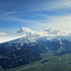 Flugwegposition um 15:00:56: Aufgenommen in der Nähe von Gemeinde Zell am See, 5700 Zell am See, Österreich in 2500 Meter